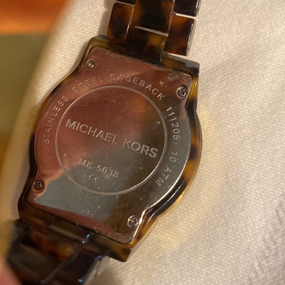Tortoise Michael Kors mk-5038 Watch - Picture 3 of 3